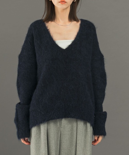 URBAN RESEARCH ROSSO WOMEN(アーバンリサーチ ロッソ)の「アルパカ混Vネックヘアリーニット(ニット/セーター・レディース・ネイビー/グレー/ピンク・FREE)」の18枚目の写真
