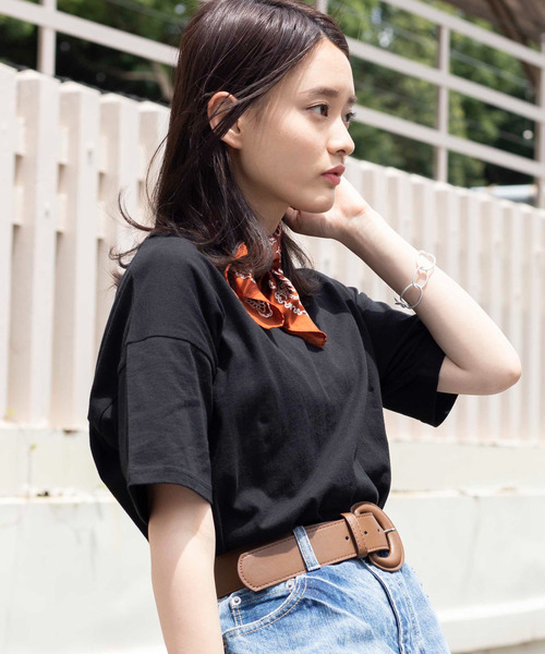 WEGO(ウィゴー)の「WEGO/USAコットンUネックTシャツ(Tシャツ/カットソー・レディース・ブラック/ベージュ/ピンク/ホワイト/パープル/ブルー/ライトベージュ/パープル系その他/グリーン/マスタード・MEDIUM/LARGE/SMALL)」の3枚目の写真