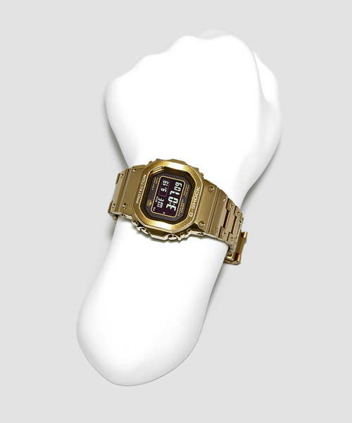 G-SHOCK(ジーショック)の「フルメタル / スマートフォンリンク&電波ソーラー / GMW-B5000GD-9JF(デジタル腕時計・メンズ・ゴールド・FREE)」の4枚目の写真