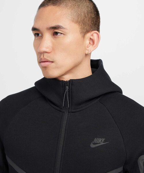 NIKE(ナイキ)の「《セットアップ対応商品》ナイキ テック メンズ フルジップ ウィンドランナー パーカー / Nike Tech Men's Full-Zip Windrunner Hoodie HV0950-010 Black(パーカー・メンズ・ブラック・S/2XL/L/M/XL)」の16枚目の写真