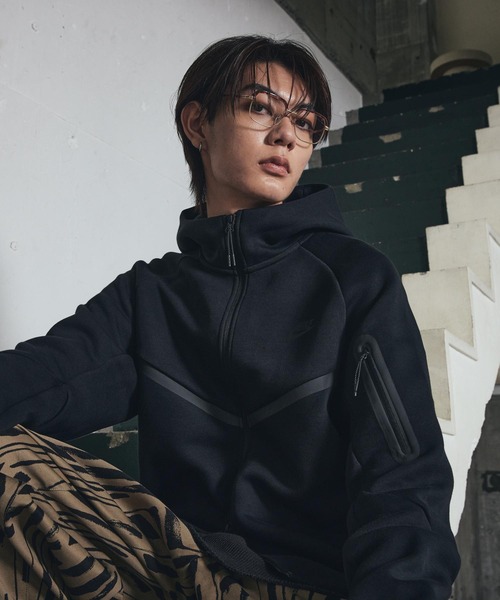 NIKE(ナイキ)の「《セットアップ対応商品》ナイキ テック メンズ フルジップ ウィンドランナー パーカー / Nike Tech Men's Full-Zip Windrunner Hoodie HV0950-010 Black(パーカー・メンズ・ブラック・S/2XL/L/M/XL)」の8枚目の写真