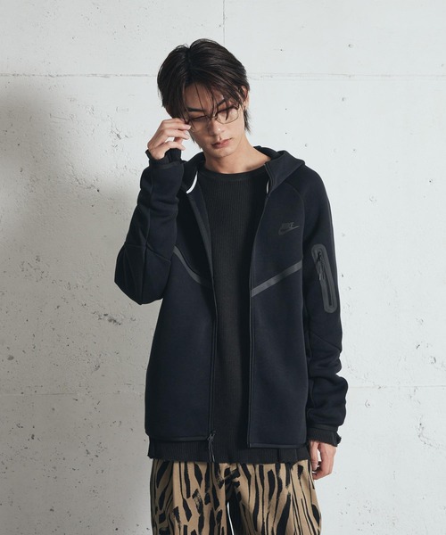NIKE(ナイキ)の「《セットアップ対応商品》ナイキ テック メンズ フルジップ ウィンドランナー パーカー / Nike Tech Men's Full-Zip Windrunner Hoodie HV0950-010 Black(パーカー・メンズ・ブラック・S/2XL/L/M/XL)」の7枚目の写真