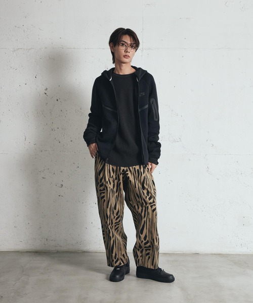 NIKE(ナイキ)の「《セットアップ対応商品》ナイキ テック メンズ フルジップ ウィンドランナー パーカー / Nike Tech Men's Full-Zip Windrunner Hoodie HV0950-010 Black(パーカー・メンズ・ブラック・S/2XL/L/M/XL)」の4枚目の写真