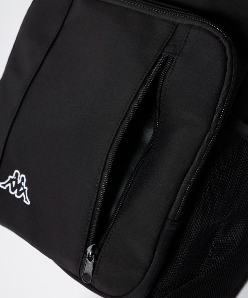 Kappa(カッパ)の「ボックスタイプバックパック(バックパック/リュック・レディース・ホワイト×ブラック/ブラック×ブラック・FREE)」の11枚目の写真