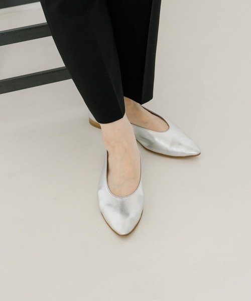 URBAN RESEARCH(アーバンリサーチ)の「レザーポインテッドフラットシューズ(その他シューズ・レディース・ブラック/シルバー/ピンク・36/37/38)」の3枚目の写真