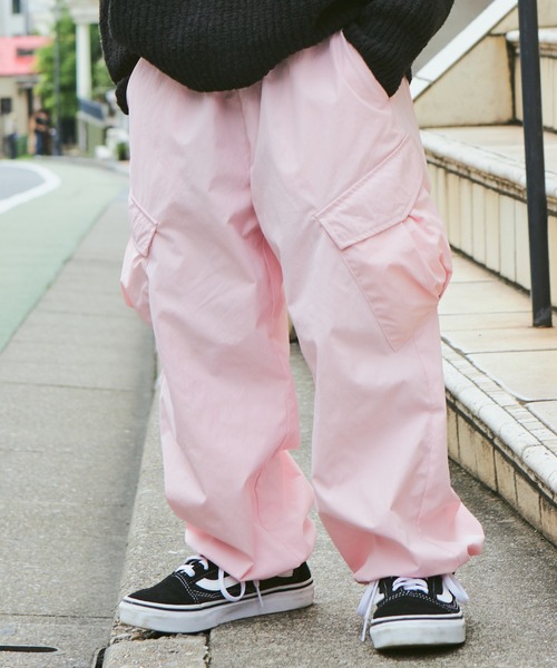 PAIRMANON STREET(ペアマノンストリート)の「【PAIRMANON STREET】パラシュートパンツ ナイロン カーゴパンツ ウエストゴム(カーゴパンツ・キッズ・ブラック/ピンク/オフホワイト/オリーブ/ベージュ/パープル/カーキ/グレイッシュベージュ・100/120/150/130/110/140/90/160)」の8枚目の写真