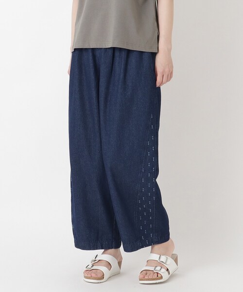 one'sterrace(ワンズテラス)の「サイド切替 10分丈バルーンデニムパンツ(その他パンツ・レディース・ネイビー系5/ブルー系その他7/グレー系4・02)」の3枚目の写真