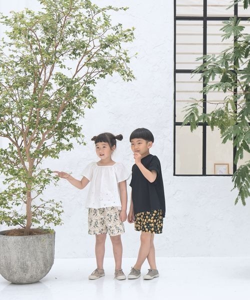 LOWRYS FARM(ローリーズファーム)の「フラワーシシュウショートパンツ 904734(その他パンツ・キッズ・オフホワイト/ブラック・110cm/120cm/130cm/140cm/150cm)」の4枚目の写真