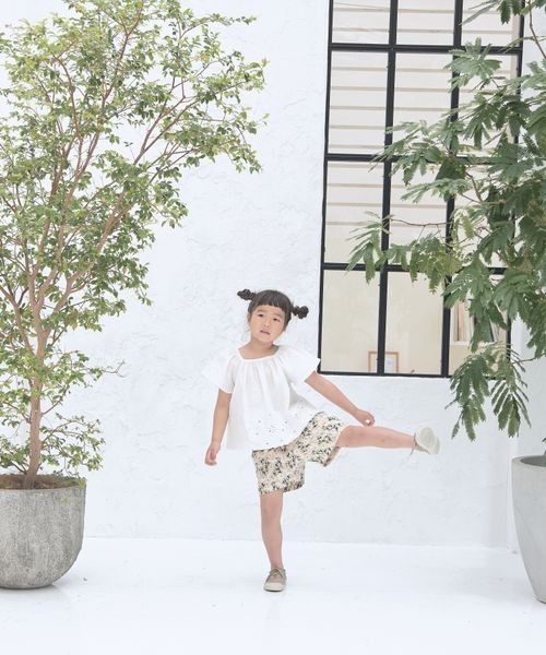 LOWRYS FARM(ローリーズファーム)の「フラワーシシュウショートパンツ 904734(その他パンツ・キッズ・オフホワイト/ブラック・110cm/120cm/130cm/140cm/150cm)」の5枚目の写真