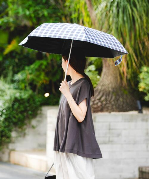 URBAN RESEARCH(アーバンリサーチ)の「晴雨兼用コンパクトアンブレラ(長傘・レディース・チェック/アイボリー/シルバー・-)」の3枚目の写真