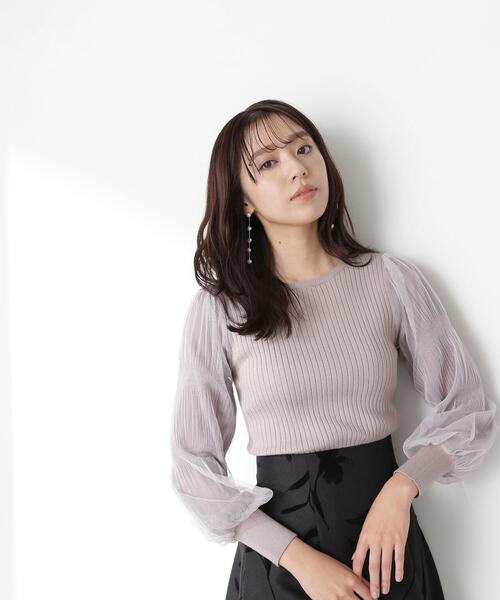NATURAL BEAUTY BASIC(ナチュラルビューティーベーシック)の「◇チュールスリーブドッキングニット(ニット/セーター・レディース・ブラウン/オフホワイト/ブラック/ブルー・FREE)」の3枚目の写真