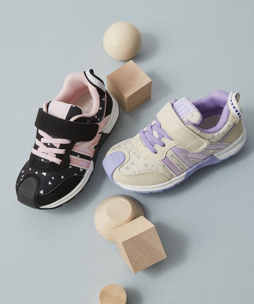 IFME(イフミー)の「KIDS|IFME joob 細ベルトハート柄スニーカー(スニーカー・キッズ・ブラック/ベージュ・20.0cm/19.0cm/18.0cm/17.0cm/17.5cm/16.5cm/16.0cm/15.0cm/19.5cm/20.5cm/15.5cm/18.5cm/21.0cm)」の19枚目の写真