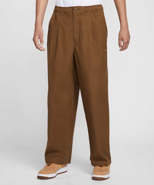 NIKE(ナイキ)の「ナイキ スポーツウェア クラブ メンズ ヘビーウェイト バルーン パンツ / Nike Sportswear Club Men's Heavyweight Balloon Pants HV1424-235 Mosswood Brown(チノパンツ・メンズ・ブラウン系その他2・L/M/S/XL/2XL)」の1枚目の写真