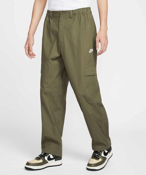NIKE(ナイキ)の「ナイキ スポーツウェア クラブ メンズ ウーブン カーゴ パンツ / Nike Sportswear Club Men's Woven Cargo Pants HV1434-222 Medium Olive(カーゴパンツ・メンズ・オリーブ・2XL/L/M/S/XL)」の1枚目の写真