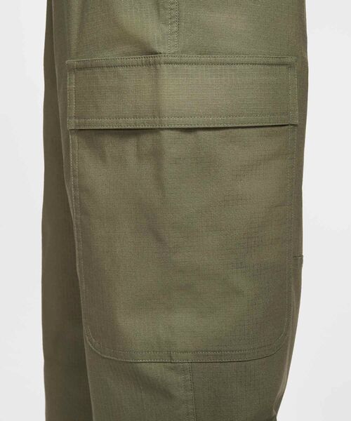 NIKE(ナイキ)の「ナイキ スポーツウェア クラブ メンズ ウーブン カーゴ パンツ / Nike Sportswear Club Men's Woven Cargo Pants HV1434-222 Medium Olive(カーゴパンツ・メンズ・オリーブ・2XL/L/M/S/XL)」の5枚目の写真