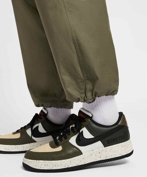 NIKE(ナイキ)の「ナイキ スポーツウェア クラブ メンズ ウーブン カーゴ パンツ / Nike Sportswear Club Men's Woven Cargo Pants HV1434-222 Medium Olive(カーゴパンツ・メンズ・オリーブ・2XL/L/M/S/XL)」の3枚目の写真