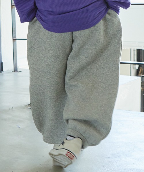 PAIRMANON STREET(ペアマノンストリート)の「【PAIRMANON STREET】タック入り バルーンシルエット ワイドパンツ(スウェットパンツ・キッズ・その他/マスタード/ブラック系その他/グレー/ブラウン/ネイビー/レッド系その他/その他1・110/120/130/140/150/90/100)」の11枚目の写真