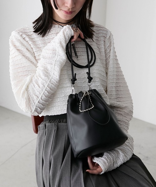 forksy.(フォルクシー)の「【forksy.】2wayボールチェーンミニ巾着バッグ(ショルダーバッグ・レディース・シルバー/ホワイト/ブラック・FREE)」の2枚目の写真