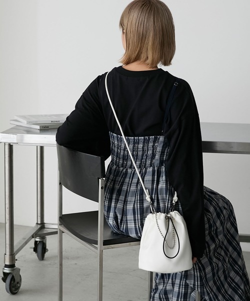 forksy.(フォルクシー)の「【forksy.】2wayボールチェーンミニ巾着バッグ(ショルダーバッグ・レディース・シルバー/ホワイト/ブラック・FREE)」の15枚目の写真