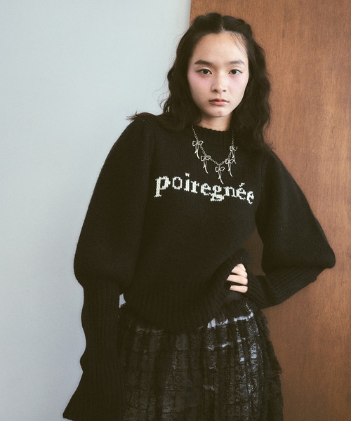poiregnee(ポワニェ)の「ジャガードロゴニットプルオーバー(ニット/セーター・レディース・アイボリー/ライトブルー/ブラック・FREE)」の2枚目の写真