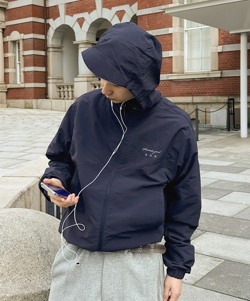 kutir(クティール)の「ASSORTED NYLON SHELL JACKET/アソートナイロンシェルジャケット(マウンテンパーカー・メンズ・ボルドー/ネイビー/ブラック/グレイッシュベージュ/チャコールグレー/ブルー・MEDIUM/LARGE)」の4枚目の写真