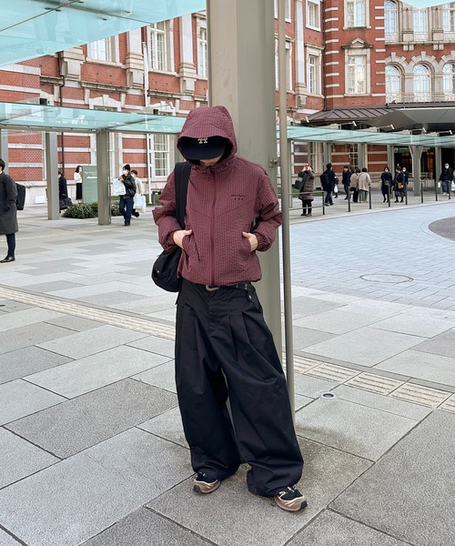 kutir(クティール)の「ASSORTED NYLON SHELL JACKET/アソートナイロンシェルジャケット(マウンテンパーカー・メンズ・ボルドー/ネイビー/ブラック/グレイッシュベージュ/チャコールグレー/ブルー・MEDIUM/LARGE)」の12枚目の写真