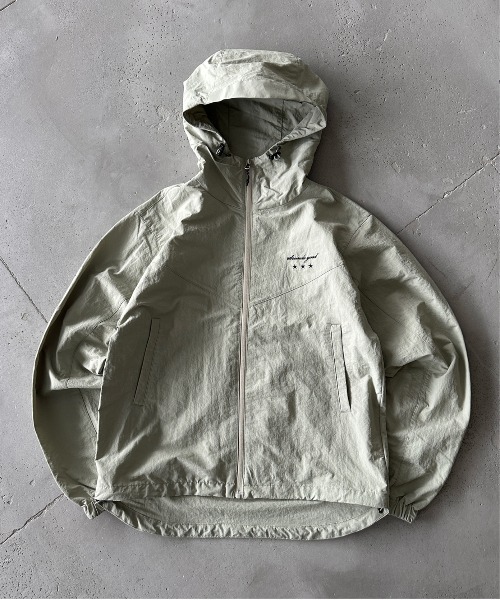 kutir(クティール)の「ASSORTED NYLON SHELL JACKET/アソートナイロンシェルジャケット(マウンテンパーカー・メンズ・ボルドー/ネイビー/ブラック/グレイッシュベージュ/チャコールグレー/ブルー・MEDIUM/LARGE)」の14枚目の写真