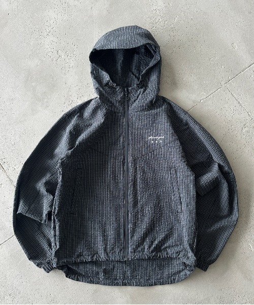 kutir(クティール)の「ASSORTED NYLON SHELL JACKET/アソートナイロンシェルジャケット(マウンテンパーカー・メンズ・ボルドー/ネイビー/ブラック/グレイッシュベージュ/チャコールグレー/ブルー・MEDIUM/LARGE)」の13枚目の写真