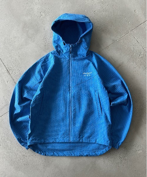 kutir(クティール)の「ASSORTED NYLON SHELL JACKET/アソートナイロンシェルジャケット(マウンテンパーカー・メンズ・ボルドー/ネイビー/ブラック/グレイッシュベージュ/チャコールグレー/ブルー・MEDIUM/LARGE)」の15枚目の写真