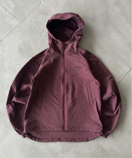 kutir(クティール)の「ASSORTED NYLON SHELL JACKET/アソートナイロンシェルジャケット(マウンテンパーカー・メンズ・ボルドー/ネイビー/ブラック/グレイッシュベージュ/チャコールグレー/ブルー・MEDIUM/LARGE)」の16枚目の写真