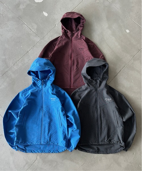 kutir(クティール)の「ASSORTED NYLON SHELL JACKET/アソートナイロンシェルジャケット(マウンテンパーカー・メンズ・ボルドー/ネイビー/ブラック/グレイッシュベージュ/チャコールグレー/ブルー・MEDIUM/LARGE)」の20枚目の写真