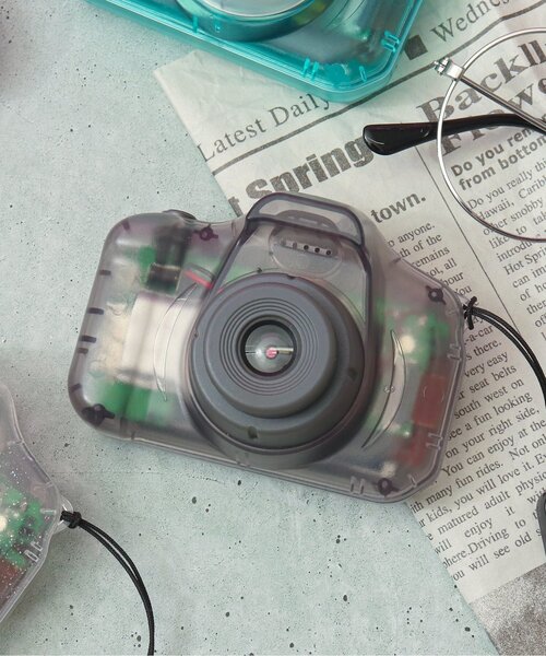 F.O.Online Store(エフオーオンラインストア)の「【F.O.TOYBOX】 OMOIDE CAMERA CLEAR(おもちゃ・キッズ・レインボー/ラベンダー/ブルー/ブラック・FREE)」の2枚目の写真