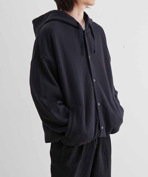 ADAM ET ROPE'(アダムエロペ)の「【WEB限定】ビック ルーズ スウェット マリンパーカー / スナップ フーディー / ユニセックス(カーディガン/ボレロ・メンズ・ブラック/キナリ・L/M)」の15枚目の写真