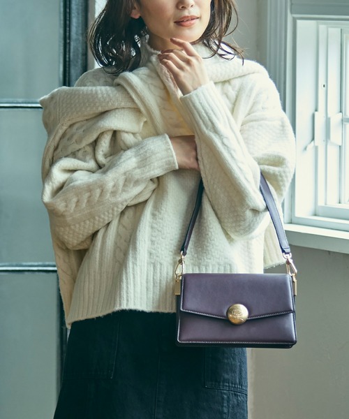 LACOSTE(ラコステ)の「テニスブリス レザーミディアムショルダーバッグ ダブルストラップ 2WAY(ハンドバッグ・レディース・ブラック/ダークグリーン/ブルー/バーガンディー/ベージュ/オレンジ・FREE)」の8枚目の写真