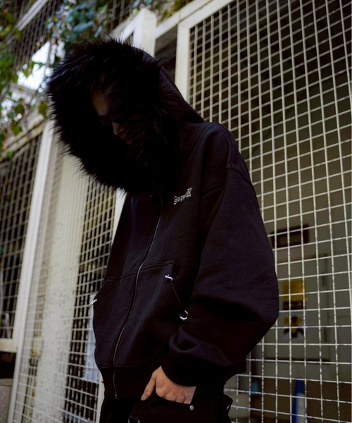 L.H.P(エルエイチピー)の「SUPPLIER/サプライヤー/【LHP EXCLUSIVE】FAUX FUR CROPPED CROSS ZIP HOODIE(パーカー・メンズ・シルバー/ピンク・XL/L/M)」の3枚目の写真