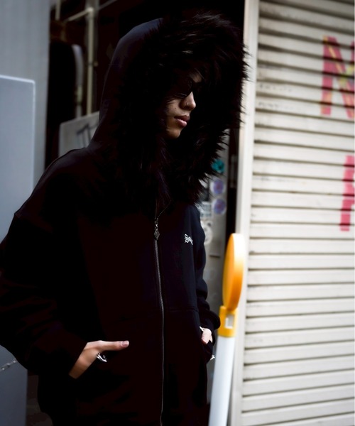 L.H.P(エルエイチピー)の「SUPPLIER/サプライヤー/【LHP EXCLUSIVE】FAUX FUR CROPPED CROSS ZIP HOODIE(パーカー・メンズ・シルバー/ピンク・XL/L/M)」の4枚目の写真