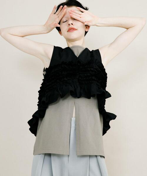 LAATO(ラート)の「slit no sleeve tee(タンクトップ・レディース・ナチュラル/ホワイト・FREE)」の1枚目の写真