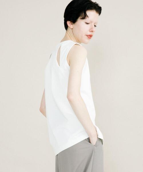 LAATO(ラート)の「slit no sleeve tee(タンクトップ・レディース・ナチュラル/ホワイト・FREE)」の14枚目の写真