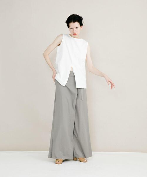 LAATO(ラート)の「slit no sleeve tee(タンクトップ・レディース・ナチュラル/ホワイト・FREE)」の11枚目の写真