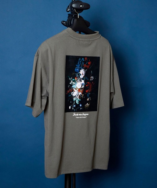 unrelaxing(アンリラクシング)の「ヴィンテージライク 古着風 綿100%ピグメント加工TプリントTシャツ(Tシャツ/カットソー・メンズ・ブラック/ホワイト/グレー/ブルー/カーキ/オレンジ/ブラウン/レッド/ネイビー/ピンク/チャコールグレー/ベージュ/インディゴブルー/チャコール/ライトブルー/ライトグリーン/ライム/ワイン/パープル/レッド系その他2/ブルー系その他3/ブルー系その他2/ホワイト系その他3/ホワイト系その他4/ホワイト系その他/ブラック系その他/ピンク系その他2/ブラック系その他2/ホワイト系その他2/グレー系その他2/グレー系その他4/レッド系その他3/レッド系その他/レッド系その他4/ブラック系その他4/ブルー系その他4/ピンク系その他/ピンク系その他4/ブラック系その他3/グレー系その他3/ピンク系その他3/グレー系その他/ブルー系その他/ベージュ系その他3/ブルー系その他5/レッド系その他5/ベージュ系その他4/ベージュ系その他/ベージュ系その他2/グリーン系その他3/グリーン系その他4/パープル系その他3/ブルー系その他6/パープル系その他2/パープル系その他4/グリーン系その他2/グリーン系その他/その他1/その他2/その他3/パープル系その他/その他7/その他6/その他5/ブラウン系その他/その他4/タン/モカ/ミント/ホワイト×エメラルドグリーン/ホワイト×グレー/ブラック×ブラック/アッシュブラウン/ライトブラウン/ブラック×ブルー/ホワイト×レッド/エメラルド/ホワイト×グリーン/ライトベージュ/ウィート/クリアブラウン/ブラック×グリーン/ブラック×レッド/オートミール/セージグリーン/ブラックミックス/ホワイト×ブラック/クリアグリーン/ブルー系その他7/LT.Blue/アクア/スミクロ/グリーン/ダークブルー/レディッシュグレー/ピンク系その他5/ダークブラック/ピンクベージュ/ライトブラック/スモークピンク/ブルーグラス/サックスブルー/ブラック×ホワイト/ライトグレー/アッシュグレー/スカイブルー/クリアブラック/ダークインディゴブルー/シルバーグレー/クリアブルー/ブラック系その他5/ブラック系その他6/ブラック系その他7/その他10/ベージュ系4/ベージュ系5/ベージュ系2/ベージュ系3/ベージュ系/ベージュ系1/ブラウン系8/ブラウン系9/ブラウン系6/ブラウン系7/ブラウン系4/ブラウン系5/ブラウン系2/ブラウン系3/ブラウン系/ブラウン系1/その他25/その他26/その他23/その他24/その他19/その他16/その他17/その他21/その他22/その他20/その他18/その他15/その他13/その他12/その他14/その他11/ベージュ系6/その他28/その他27/ブラック×シルバー/ブラック系5/ブラック系6/ブラック系7/ブラック系8/その他29/A/ブラック系2/ブラック系4/ブラック×ゴールド/ブラック系1/ブラック系3/ベージュ系8/ベージュ系7/ベージュ系9/ダークブラウン系7/ダークブラウン系6/ダークブラウン系5/ダークブラウン系4/ダークブラウン系3/ダークブラウン系2/ベージュ系その他6/ベージュ系その他7/ダークブラウン系1・X-LARGE/SMALL/LARGE/X-SMALL/MEDIUM/3/2)」の19枚目の写真