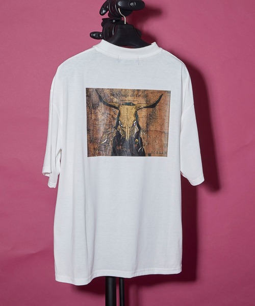 unrelaxing(アンリラクシング)の「ヴィンテージライク 古着風 綿100%ピグメント加工TプリントTシャツ(Tシャツ/カットソー・メンズ・ブラック/ホワイト/グレー/ブルー/カーキ/オレンジ/ブラウン/レッド/ネイビー/ピンク/チャコールグレー/ベージュ/インディゴブルー/チャコール/ライトブルー/ライトグリーン/ライム/ワイン/パープル/レッド系その他2/ブルー系その他3/ブルー系その他2/ホワイト系その他3/ホワイト系その他4/ホワイト系その他/ブラック系その他/ピンク系その他2/ブラック系その他2/ホワイト系その他2/グレー系その他2/グレー系その他4/レッド系その他3/レッド系その他/レッド系その他4/ブラック系その他4/ブルー系その他4/ピンク系その他/ピンク系その他4/ブラック系その他3/グレー系その他3/ピンク系その他3/グレー系その他/ブルー系その他/ベージュ系その他3/ブルー系その他5/レッド系その他5/ベージュ系その他4/ベージュ系その他/ベージュ系その他2/グリーン系その他3/グリーン系その他4/パープル系その他3/ブルー系その他6/パープル系その他2/パープル系その他4/グリーン系その他2/グリーン系その他/その他1/その他2/その他3/パープル系その他/その他7/その他6/その他5/ブラウン系その他/その他4/タン/モカ/ミント/ホワイト×エメラルドグリーン/ホワイト×グレー/ブラック×ブラック/アッシュブラウン/ライトブラウン/ブラック×ブルー/ホワイト×レッド/エメラルド/ホワイト×グリーン/ライトベージュ/ウィート/クリアブラウン/ブラック×グリーン/ブラック×レッド/オートミール/セージグリーン/ブラックミックス/ホワイト×ブラック/クリアグリーン/ブルー系その他7/LT.Blue/アクア/スミクロ/グリーン/ダークブルー/レディッシュグレー/ピンク系その他5/ダークブラック/ピンクベージュ/ライトブラック/スモークピンク/ブルーグラス/サックスブルー/ブラック×ホワイト/ライトグレー/アッシュグレー/スカイブルー/クリアブラック/ダークインディゴブルー/シルバーグレー/クリアブルー/ブラック系その他5/ブラック系その他6/ブラック系その他7/その他10/ベージュ系4/ベージュ系5/ベージュ系2/ベージュ系3/ベージュ系/ベージュ系1/ブラウン系8/ブラウン系9/ブラウン系6/ブラウン系7/ブラウン系4/ブラウン系5/ブラウン系2/ブラウン系3/ブラウン系/ブラウン系1/その他25/その他26/その他23/その他24/その他19/その他16/その他17/その他21/その他22/その他20/その他18/その他15/その他13/その他12/その他14/その他11/ベージュ系6/その他28/その他27/ブラック×シルバー/ブラック系5/ブラック系6/ブラック系7/ブラック系8/その他29/A/ブラック系2/ブラック系4/ブラック×ゴールド/ブラック系1/ブラック系3/ベージュ系8/ベージュ系7/ベージュ系9/ダークブラウン系7/ダークブラウン系6/ダークブラウン系5/ダークブラウン系4/ダークブラウン系3/ダークブラウン系2/ベージュ系その他6/ベージュ系その他7/ダークブラウン系1・X-LARGE/SMALL/LARGE/X-SMALL/MEDIUM/3/2)」の10枚目の写真