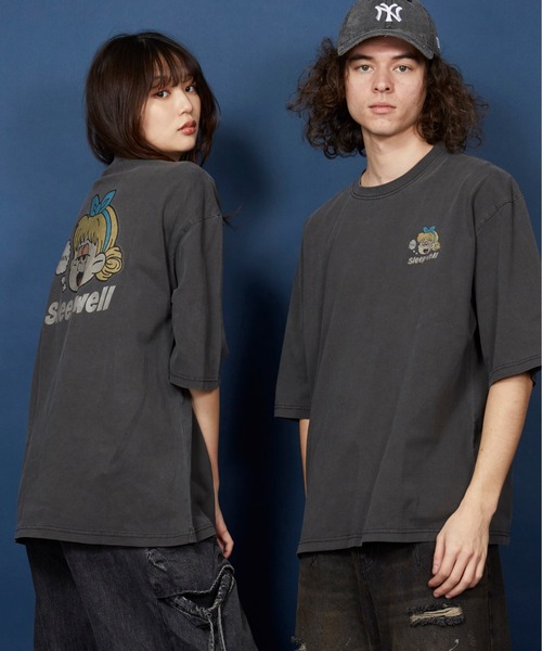 unrelaxing(アンリラクシング)の「ヴィンテージライク 古着風 綿100%ピグメント加工TプリントTシャツ(Tシャツ/カットソー・メンズ・ブラック/ホワイト/グレー/ブルー/カーキ/オレンジ/ブラウン/レッド/ネイビー/ピンク/チャコールグレー/ベージュ/インディゴブルー/チャコール/ライトブルー/ライトグリーン/ライム/ワイン/パープル/レッド系その他2/ブルー系その他3/ブルー系その他2/ホワイト系その他3/ホワイト系その他4/ホワイト系その他/ブラック系その他/ピンク系その他2/ブラック系その他2/ホワイト系その他2/グレー系その他2/グレー系その他4/レッド系その他3/レッド系その他/レッド系その他4/ブラック系その他4/ブルー系その他4/ピンク系その他/ピンク系その他4/ブラック系その他3/グレー系その他3/ピンク系その他3/グレー系その他/ブルー系その他/ベージュ系その他3/ブルー系その他5/レッド系その他5/ベージュ系その他4/ベージュ系その他/ベージュ系その他2/グリーン系その他3/グリーン系その他4/パープル系その他3/ブルー系その他6/パープル系その他2/パープル系その他4/グリーン系その他2/グリーン系その他/その他1/その他2/その他3/パープル系その他/その他7/その他6/その他5/ブラウン系その他/その他4/タン/モカ/ミント/ホワイト×エメラルドグリーン/ホワイト×グレー/ブラック×ブラック/アッシュブラウン/ライトブラウン/ブラック×ブルー/ホワイト×レッド/エメラルド/ホワイト×グリーン/ライトベージュ/ウィート/クリアブラウン/ブラック×グリーン/ブラック×レッド/オートミール/セージグリーン/ブラックミックス/ホワイト×ブラック/クリアグリーン/ブルー系その他7/LT.Blue/アクア/スミクロ/グリーン/ダークブルー/レディッシュグレー/ピンク系その他5/ダークブラック/ピンクベージュ/ライトブラック/スモークピンク/ブルーグラス/サックスブルー/ブラック×ホワイト/ライトグレー/アッシュグレー/スカイブルー/クリアブラック/ダークインディゴブルー/シルバーグレー/クリアブルー/ブラック系その他5/ブラック系その他6/ブラック系その他7/その他10/ベージュ系4/ベージュ系5/ベージュ系2/ベージュ系3/ベージュ系/ベージュ系1/ブラウン系8/ブラウン系9/ブラウン系6/ブラウン系7/ブラウン系4/ブラウン系5/ブラウン系2/ブラウン系3/ブラウン系/ブラウン系1/その他25/その他26/その他23/その他24/その他19/その他16/その他17/その他21/その他22/その他20/その他18/その他15/その他13/その他12/その他14/その他11/ベージュ系6/その他28/その他27/ブラック×シルバー/ブラック系5/ブラック系6/ブラック系7/ブラック系8/その他29/A/ブラック系2/ブラック系4/ブラック×ゴールド/ブラック系1/ブラック系3/ベージュ系8/ベージュ系7/ベージュ系9/ダークブラウン系7/ダークブラウン系6/ダークブラウン系5/ダークブラウン系4/ダークブラウン系3/ダークブラウン系2/ベージュ系その他6/ベージュ系その他7/ダークブラウン系1・X-LARGE/SMALL/LARGE/X-SMALL/MEDIUM/3/2)」の12枚目の写真
