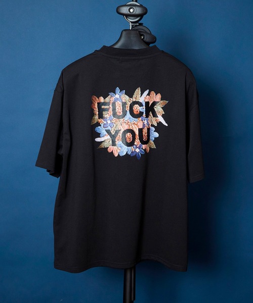 unrelaxing(アンリラクシング)の「ヴィンテージライク 古着風 綿100%ピグメント加工TプリントTシャツ(Tシャツ/カットソー・メンズ・ブラック/ホワイト/グレー/ブルー/カーキ/オレンジ/ブラウン/レッド/ネイビー/ピンク/チャコールグレー/ベージュ/インディゴブルー/チャコール/ライトブルー/ライトグリーン/ライム/ワイン/パープル/レッド系その他2/ブルー系その他3/ブルー系その他2/ホワイト系その他3/ホワイト系その他4/ホワイト系その他/ブラック系その他/ピンク系その他2/ブラック系その他2/ホワイト系その他2/グレー系その他2/グレー系その他4/レッド系その他3/レッド系その他/レッド系その他4/ブラック系その他4/ブルー系その他4/ピンク系その他/ピンク系その他4/ブラック系その他3/グレー系その他3/ピンク系その他3/グレー系その他/ブルー系その他/ベージュ系その他3/ブルー系その他5/レッド系その他5/ベージュ系その他4/ベージュ系その他/ベージュ系その他2/グリーン系その他3/グリーン系その他4/パープル系その他3/ブルー系その他6/パープル系その他2/パープル系その他4/グリーン系その他2/グリーン系その他/その他1/その他2/その他3/パープル系その他/その他7/その他6/その他5/ブラウン系その他/その他4/タン/モカ/ミント/ホワイト×エメラルドグリーン/ホワイト×グレー/ブラック×ブラック/アッシュブラウン/ライトブラウン/ブラック×ブルー/ホワイト×レッド/エメラルド/ホワイト×グリーン/ライトベージュ/ウィート/クリアブラウン/ブラック×グリーン/ブラック×レッド/オートミール/セージグリーン/ブラックミックス/ホワイト×ブラック/クリアグリーン/ブルー系その他7/LT.Blue/アクア/スミクロ/グリーン/ダークブルー/レディッシュグレー/ピンク系その他5/ダークブラック/ピンクベージュ/ライトブラック/スモークピンク/ブルーグラス/サックスブルー/ブラック×ホワイト/ライトグレー/アッシュグレー/スカイブルー/クリアブラック/ダークインディゴブルー/シルバーグレー/クリアブルー/ブラック系その他5/ブラック系その他6/ブラック系その他7/その他10/ベージュ系4/ベージュ系5/ベージュ系2/ベージュ系3/ベージュ系/ベージュ系1/ブラウン系8/ブラウン系9/ブラウン系6/ブラウン系7/ブラウン系4/ブラウン系5/ブラウン系2/ブラウン系3/ブラウン系/ブラウン系1/その他25/その他26/その他23/その他24/その他19/その他16/その他17/その他21/その他22/その他20/その他18/その他15/その他13/その他12/その他14/その他11/ベージュ系6/その他28/その他27/ブラック×シルバー/ブラック系5/ブラック系6/ブラック系7/ブラック系8/その他29/A/ブラック系2/ブラック系4/ブラック×ゴールド/ブラック系1/ブラック系3/ベージュ系8/ベージュ系7/ベージュ系9/ダークブラウン系7/ダークブラウン系6/ダークブラウン系5/ダークブラウン系4/ダークブラウン系3/ダークブラウン系2/ベージュ系その他6/ベージュ系その他7/ダークブラウン系1・X-LARGE/SMALL/LARGE/X-SMALL/MEDIUM/3/2)」の14枚目の写真