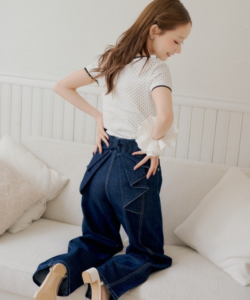 continuer de NICE CLAUP(コンティニューデナイスクラップ)の「後リボンストレートデニム(デニムパンツ・レディース・インディゴブルー/その他・MEDIUM/SMALL)」の2枚目の写真
