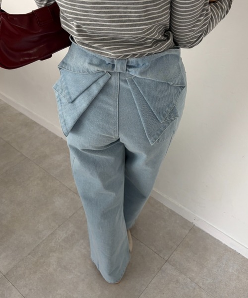 continuer de NICE CLAUP(コンティニューデナイスクラップ)の「後リボンストレートデニム(デニムパンツ・レディース・インディゴブルー/その他・MEDIUM/SMALL)」の1枚目の写真