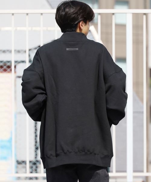 FOG ESSENTIALS(エフオージーエッセンシャルズ)の「FOG ESSENTIALS/エッセンシャルズ FOG 1POINT LOGO MOCK NECK SWEAT モックネックスウェット ブランドロゴ(スウェット・メンズ・ブラック/モスグリーン/クリーム/グレイッシュベージュ・S/M/L/XL)」の7枚目の写真