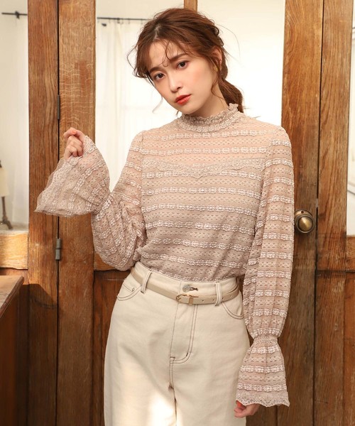 one after another NICE CLAUP(ワンアフターアナザーナイスクラップ)の「フラワーレース トップス(Tシャツ/カットソー・レディース・アイボリー/オフホワイト/モカ・FREE)」の1枚目の写真