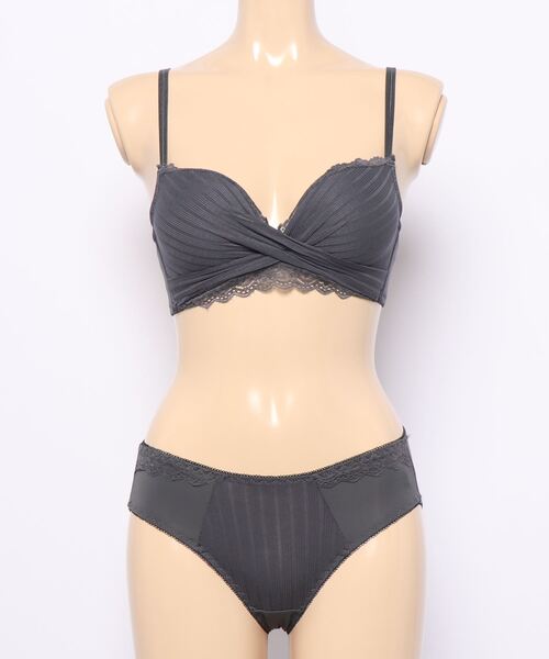 CLEA(クレア)の「ノンワイヤーツイストブラ&ショーツ(ブラ&ショーツ・レディース・ベージュ/ブルー/ピンクベージュ/ブラック・S/M/L)」の11枚目の写真
