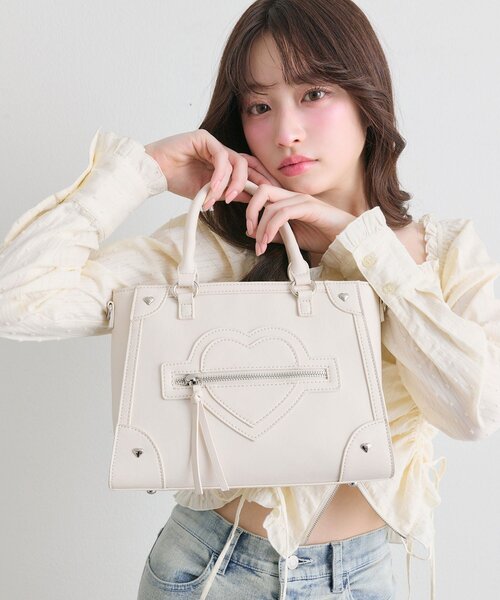 OLIVE des OLIVE(オリーブデオリーブ)の「ハートスタッズバッグ(トートバッグ・レディース・ピンク/ブラック/アイボリー/ベージュ・FREE)」の2枚目の写真