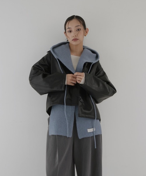 hellam(へラム)の「バラクラバ風フードニットマフラー(イヤーマフ・レディース・グレイッシュベージュ/ブラック/アイボリー/ブルー/チャコール/ブラウン・FREE)」の19枚目の写真